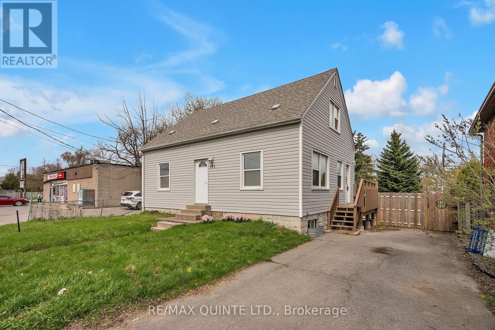 191 Wellington Street, Belleville, Ontario  K8P 3W9 - Photo 3 - X12118820