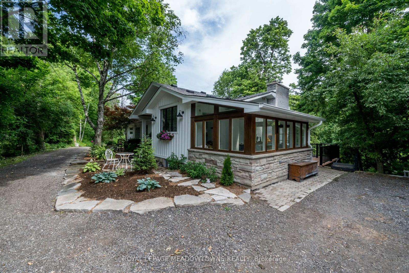 27 TWEEDLE STREET, Halton Hills, Ontario