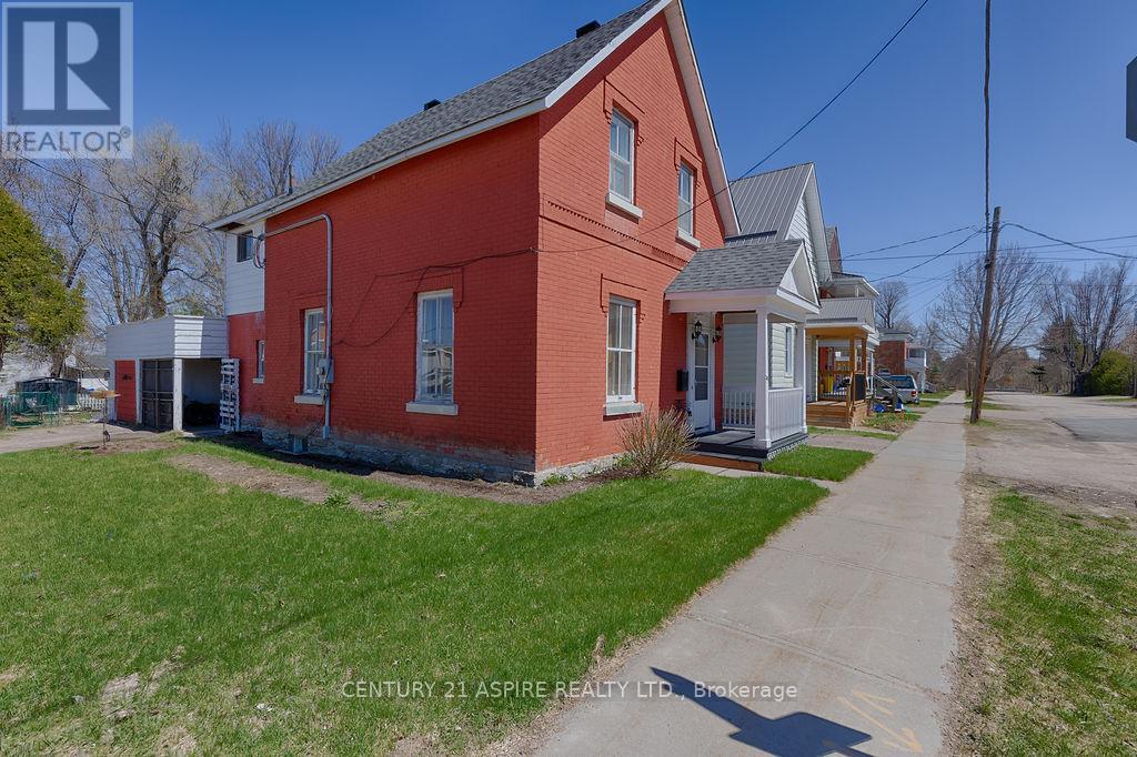 201 Welland Street, Pembroke, Ontario  K8A 5Y2 - Photo 2 - X12108306