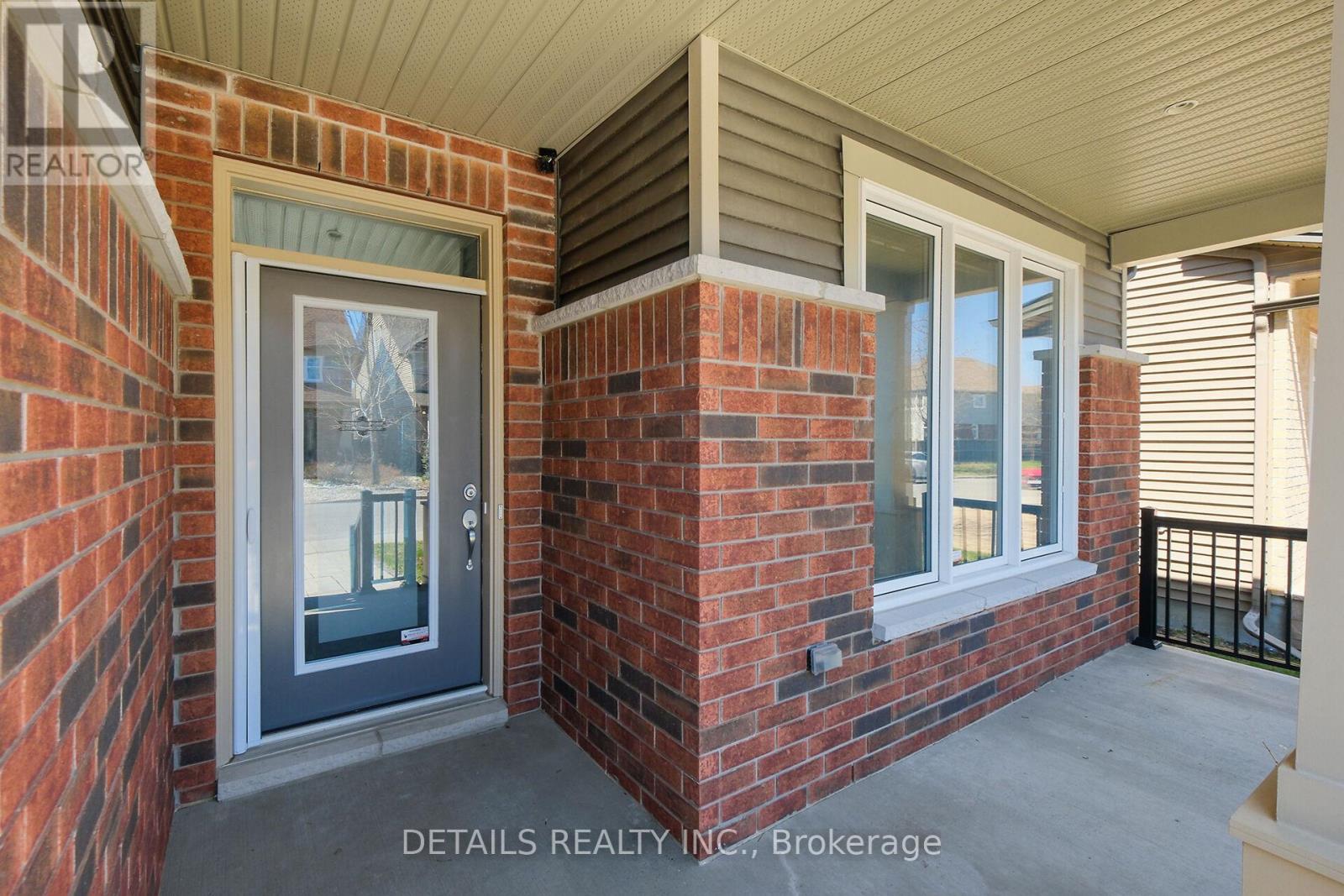Property at 313 GRACEWOOD CRESCENT image 2