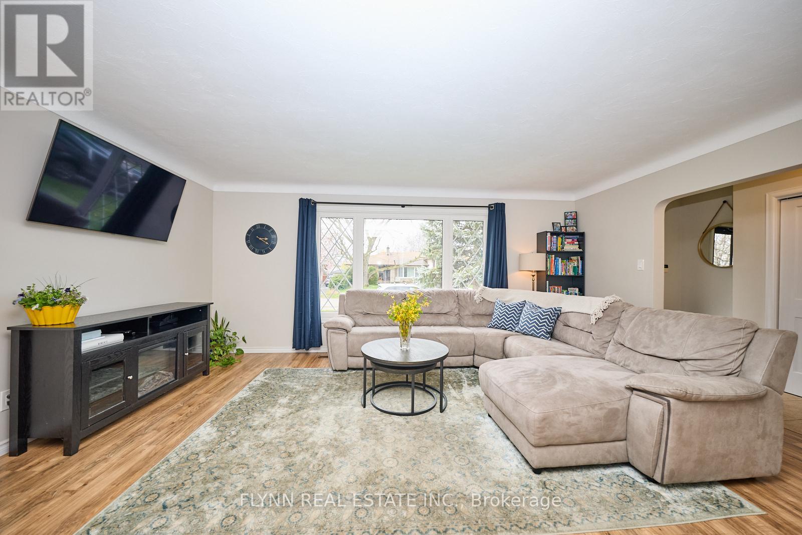 54 Longfellow Avenue, St. Catharines, Ontario  L2R 6N7 - Photo 8 - X12118835