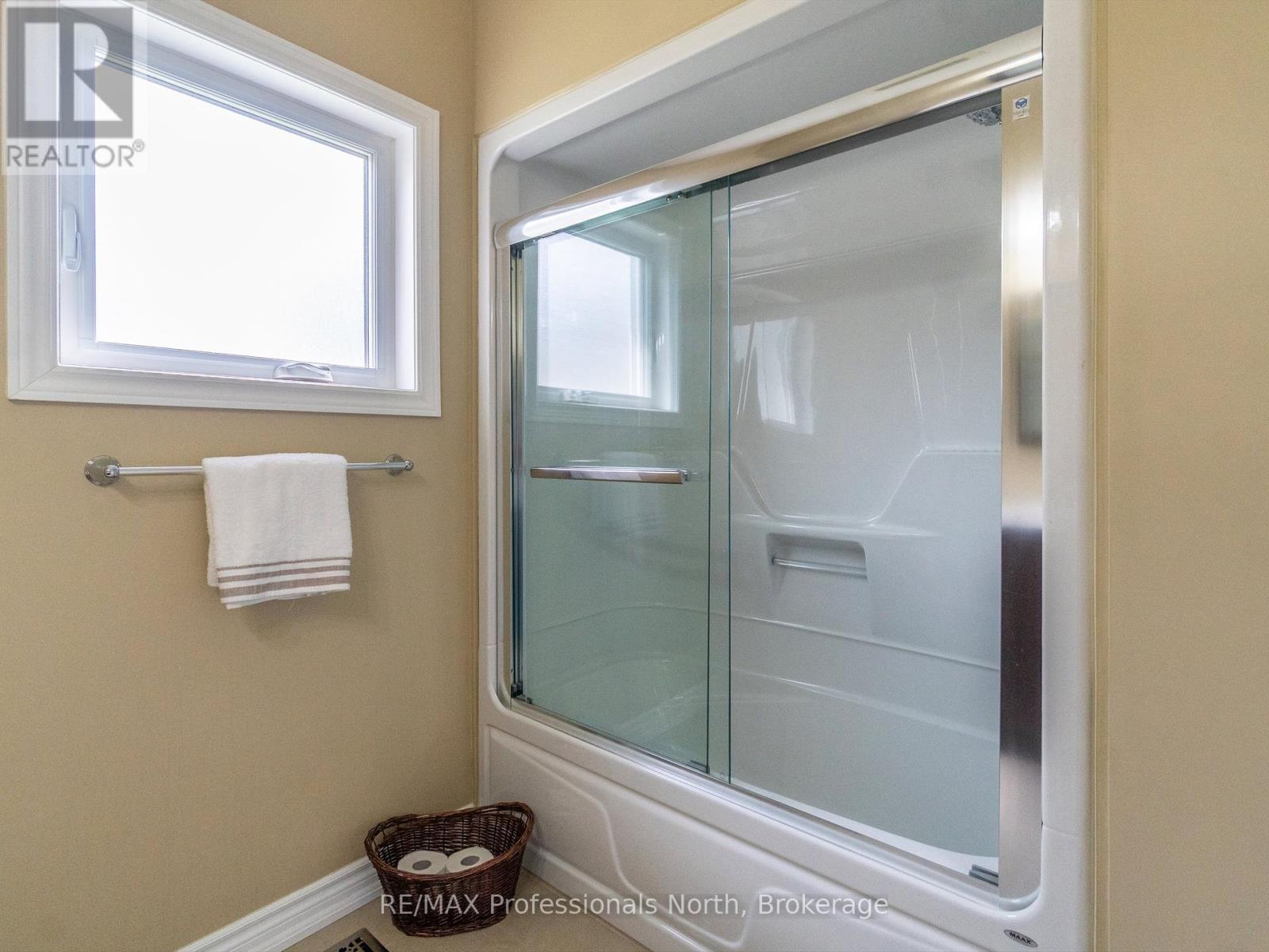 27 Susan Street W, Huntsville (Chaffey), Ontario  P1H 1X2 - Photo 17 - X12117432