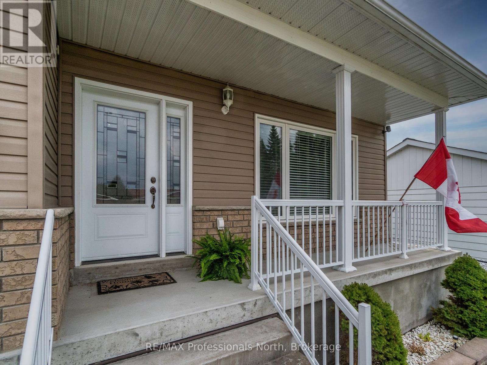 27 Susan Street W, Huntsville (Chaffey), Ontario  P1H 1X2 - Photo 30 - X12117432