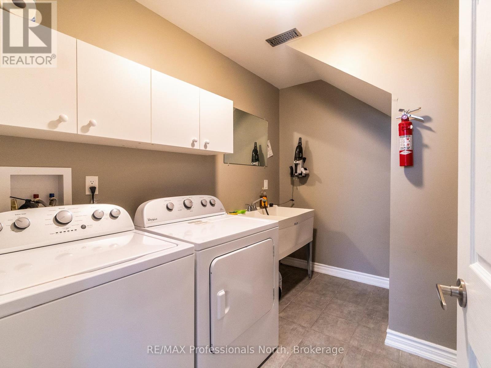 27 Susan Street W, Huntsville (Chaffey), Ontario  P1H 1X2 - Photo 26 - X12117432
