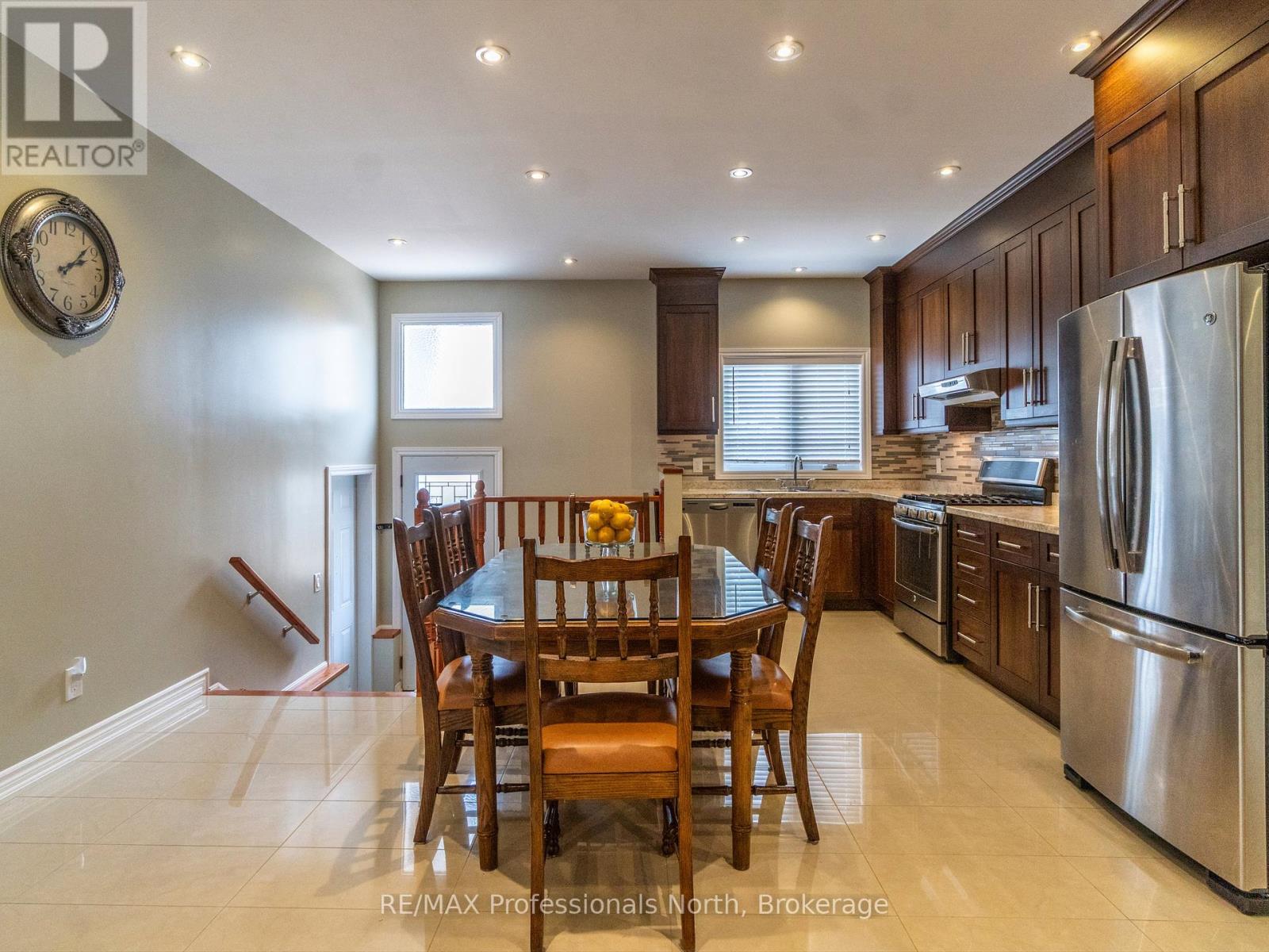 Property at 27 SUSAN STREET W image 5