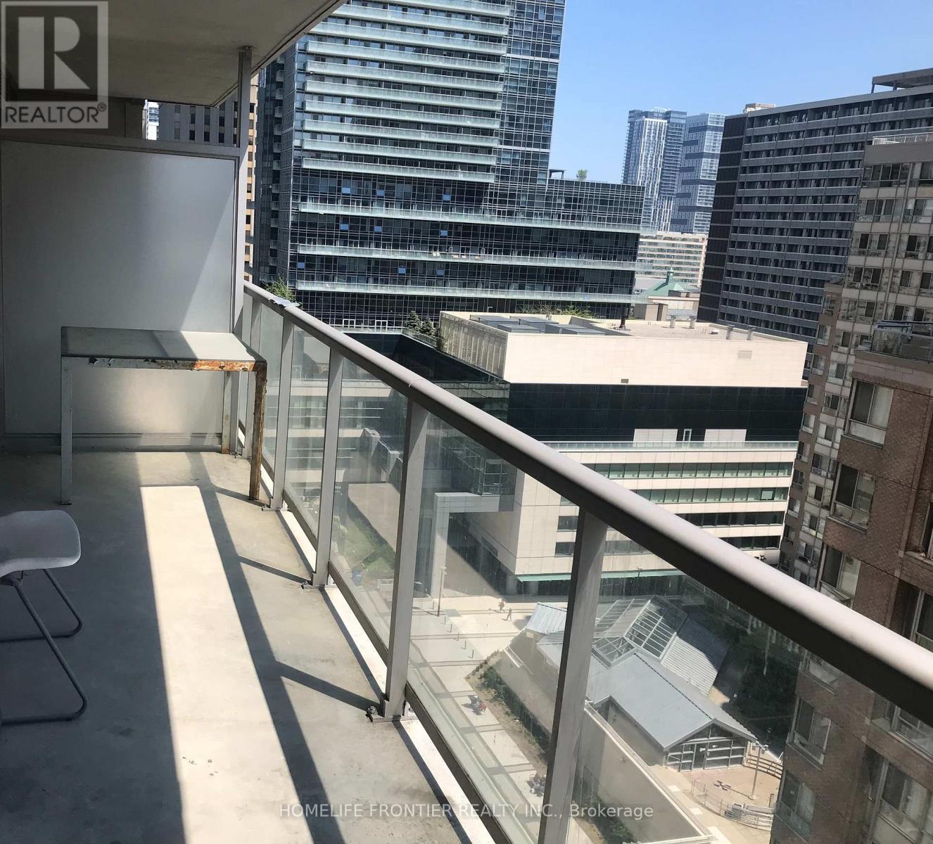 1407 - 761 Bay Street, Toronto (Bay Street Corridor), Ontario  M5G 2R2 - Photo 8 - C12083477