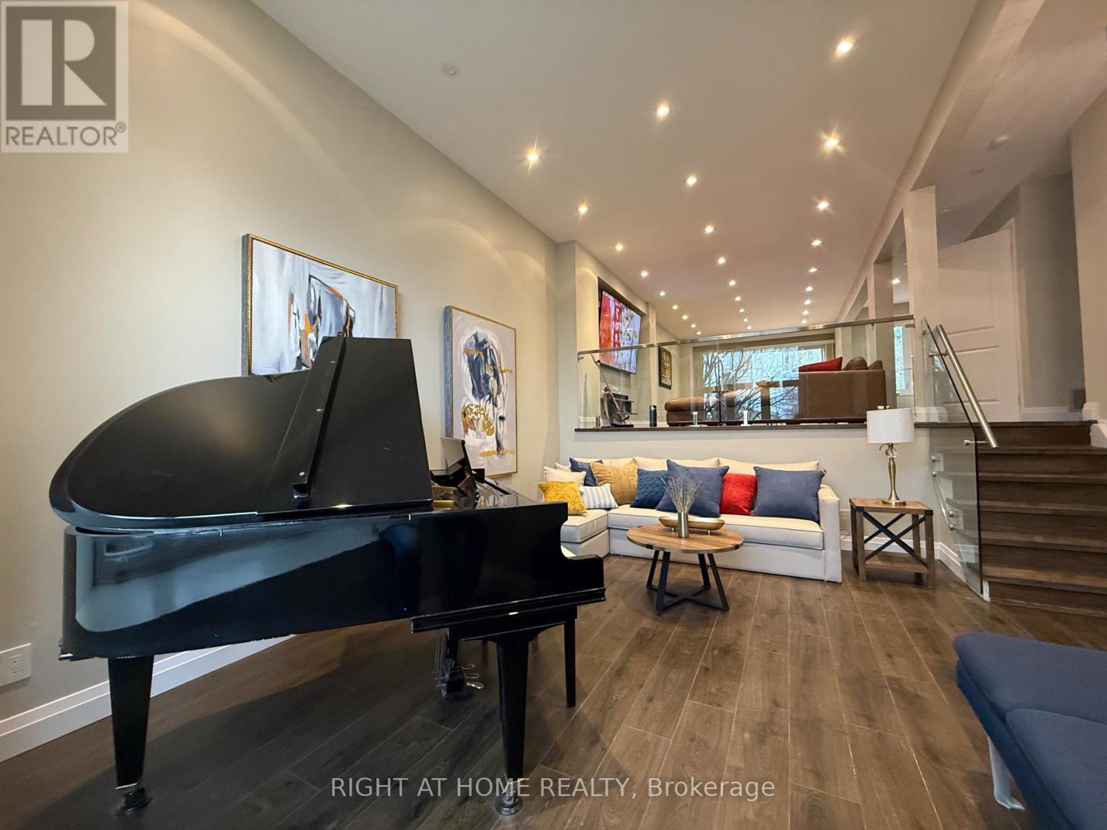 58 Holm Crescent, Markham (Aileen-Willowbrook), Ontario  L3T 5J3 - Photo 4 - N12056055