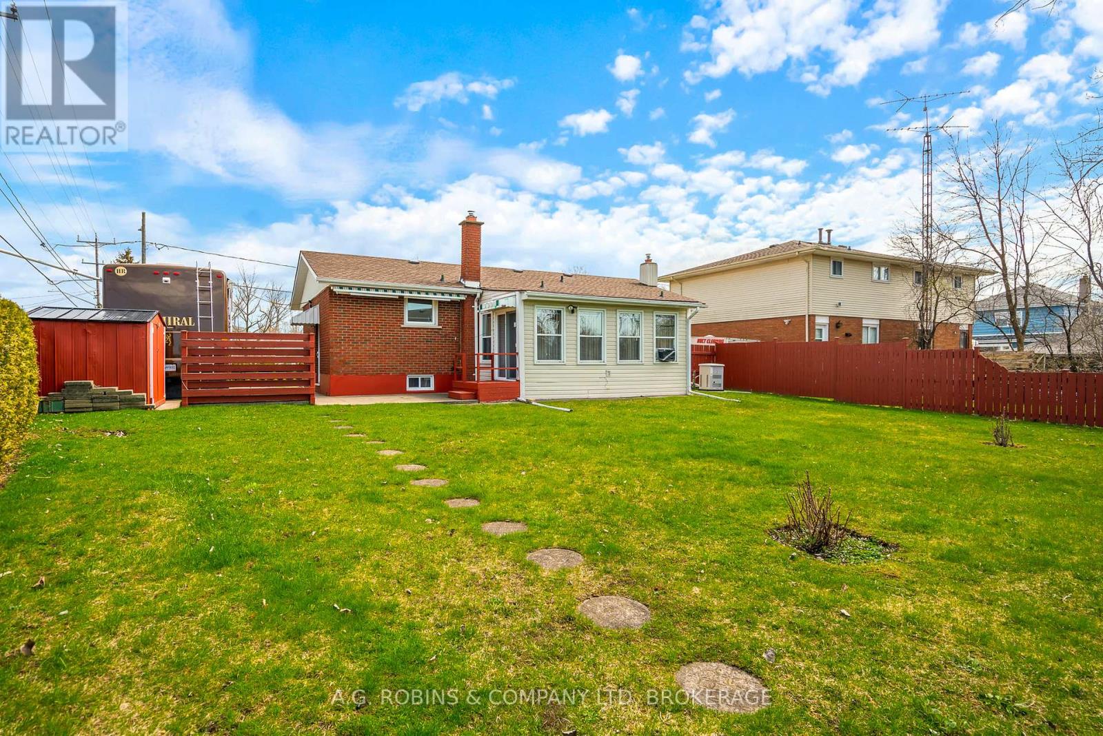 70 Radford Avenue, Fort Erie (Lakeshore), Ontario  L2A 5H8 - Photo 31 - X12118912