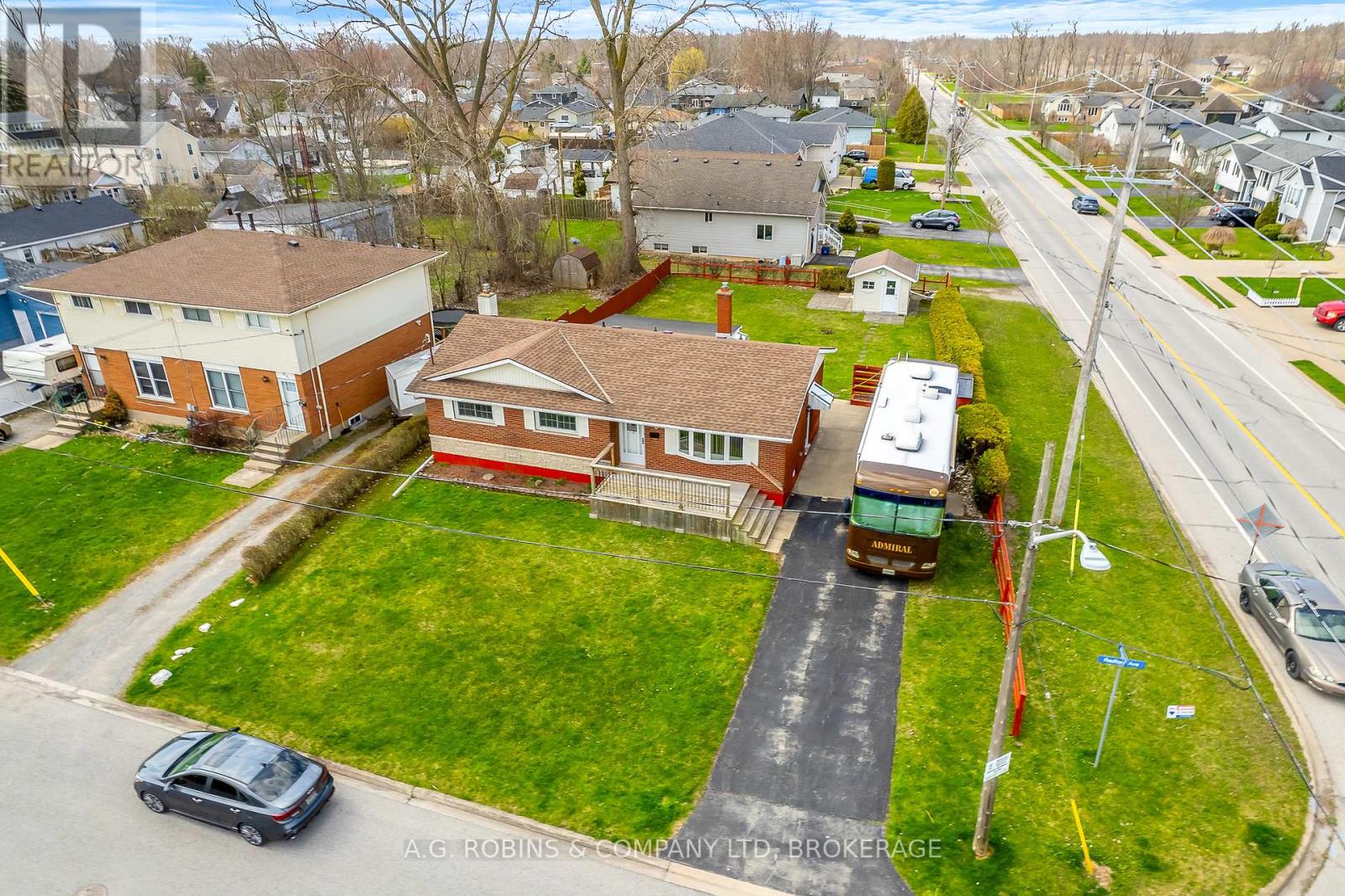70 Radford Avenue, Fort Erie (Lakeshore), Ontario  L2A 5H8 - Photo 32 - X12118912