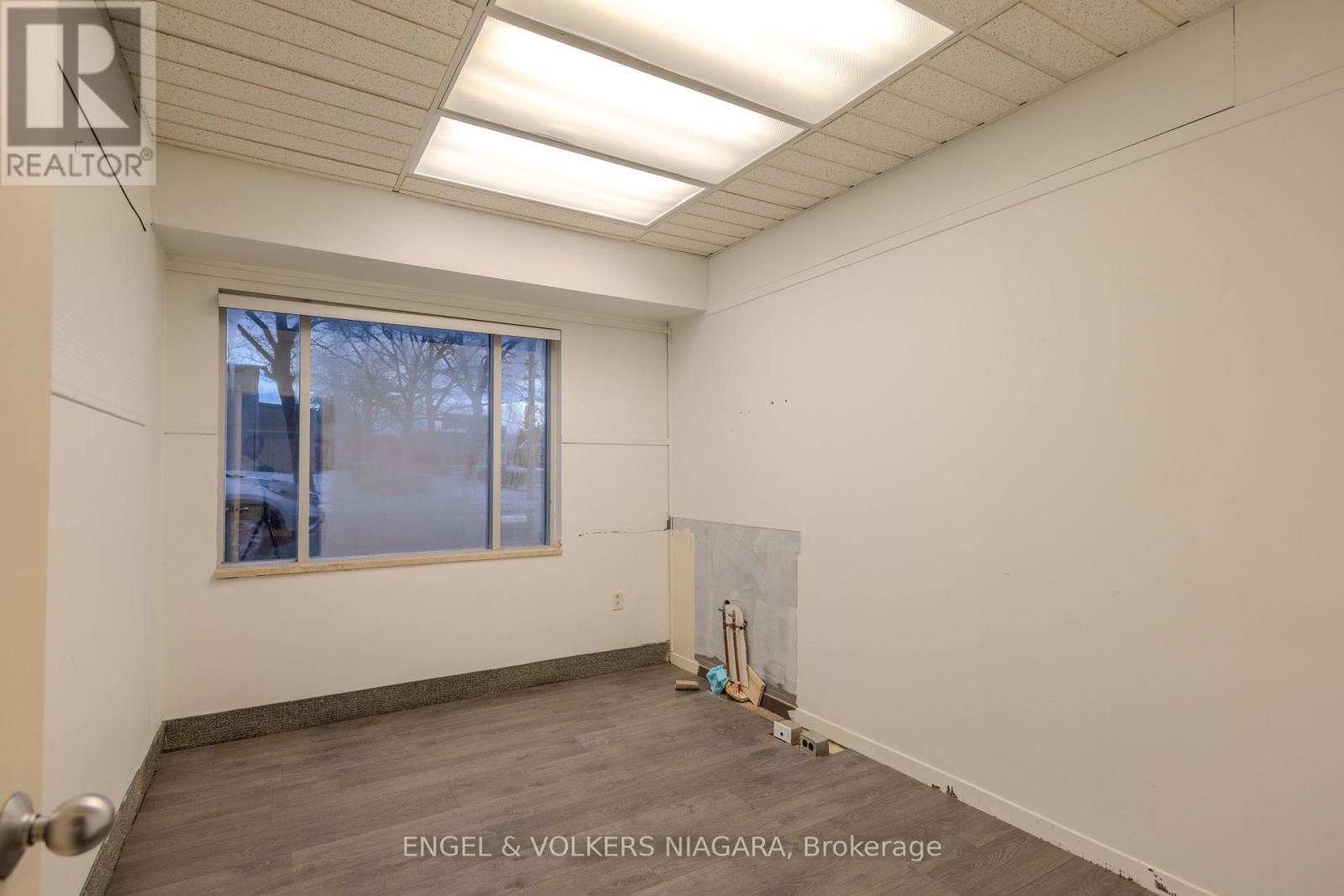 4796 Victoria Ave Avenue, Niagara Falls, Ontario  L2E 4C3 - Photo 10 - X12118951