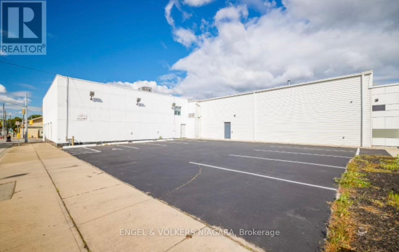 4796 Victoria Ave Avenue, Niagara Falls, Ontario  L2E 4C3 - Photo 5 - X12118951