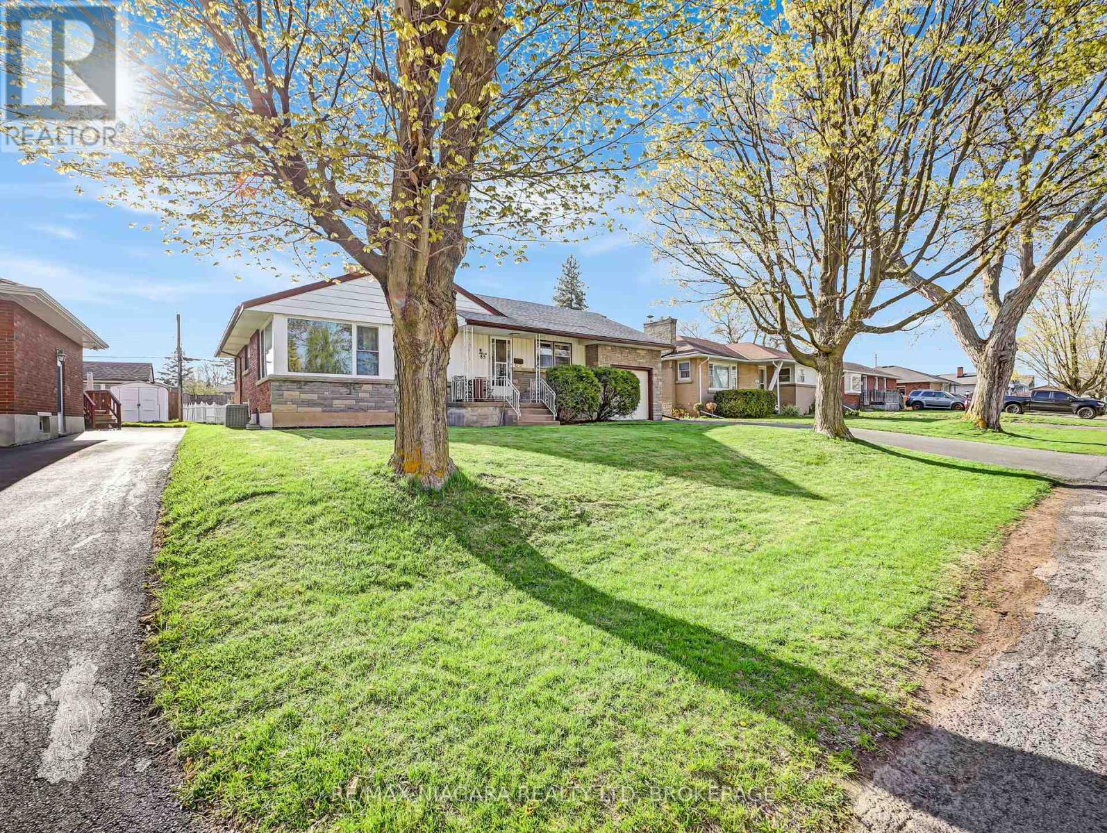 85 Diffin Drive, Welland (Prince Charles), Ontario  L3C 2K2 - Photo 2 - X12118962