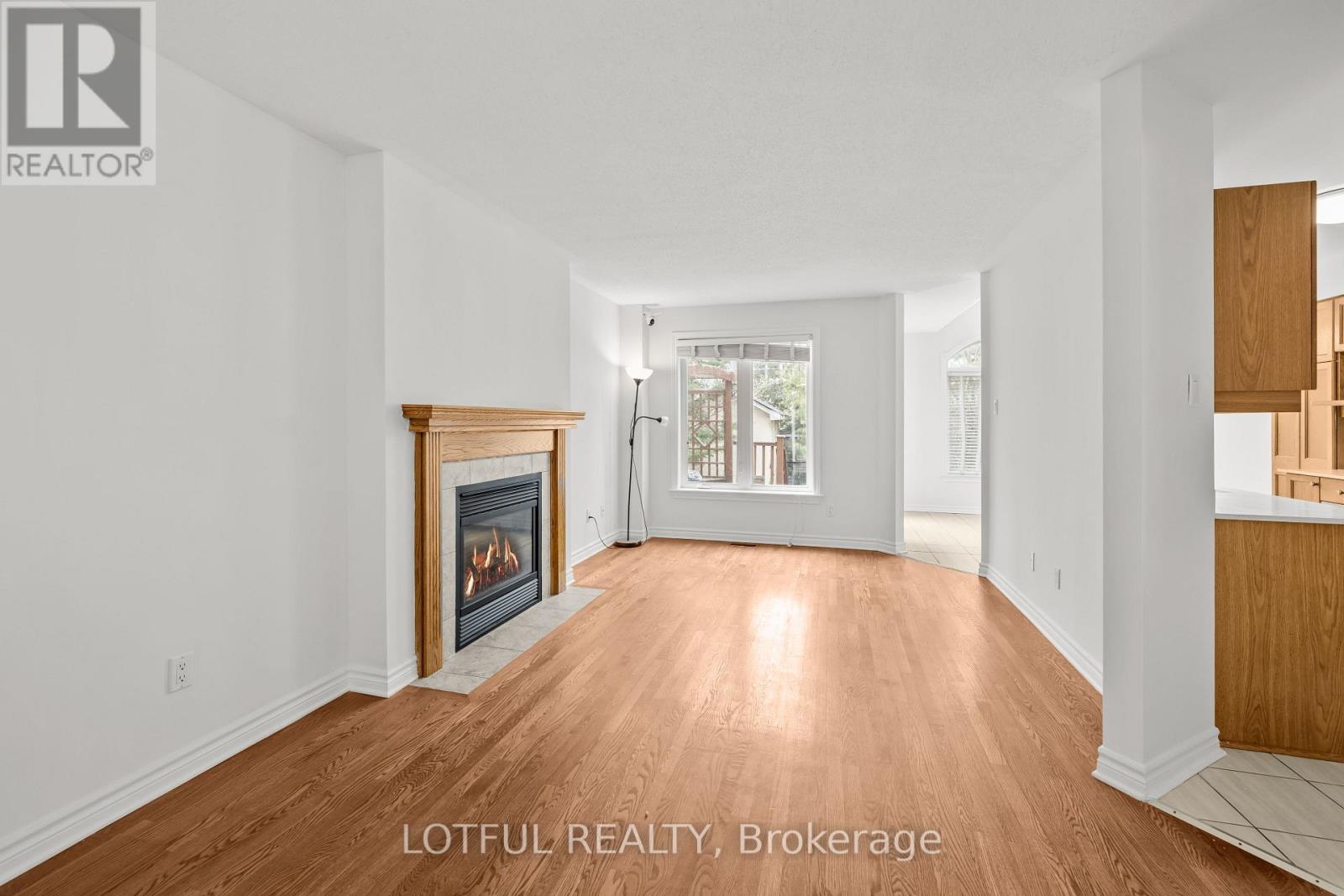 212 Meadowlilly Road, Ottawa, Ontario  K1T 4H1 - Photo 4 - X12118846
