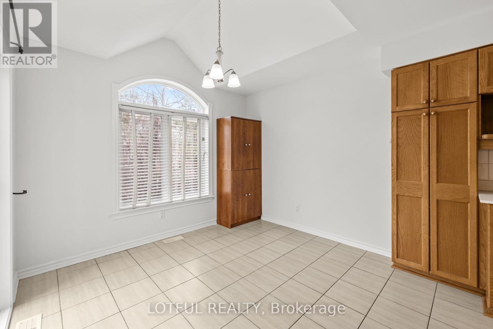 212 Meadowlilly Road, Ottawa, Ontario  K1T 4H1 - Photo 9 - X12118846