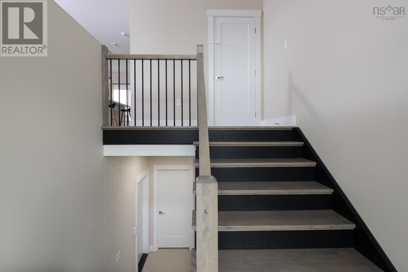 Property at 28 Higgins Avenue image 4