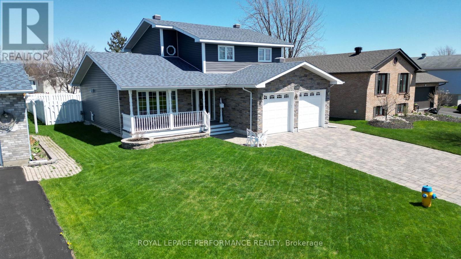Property at 1729 MACINTYRE AVENUE image 2