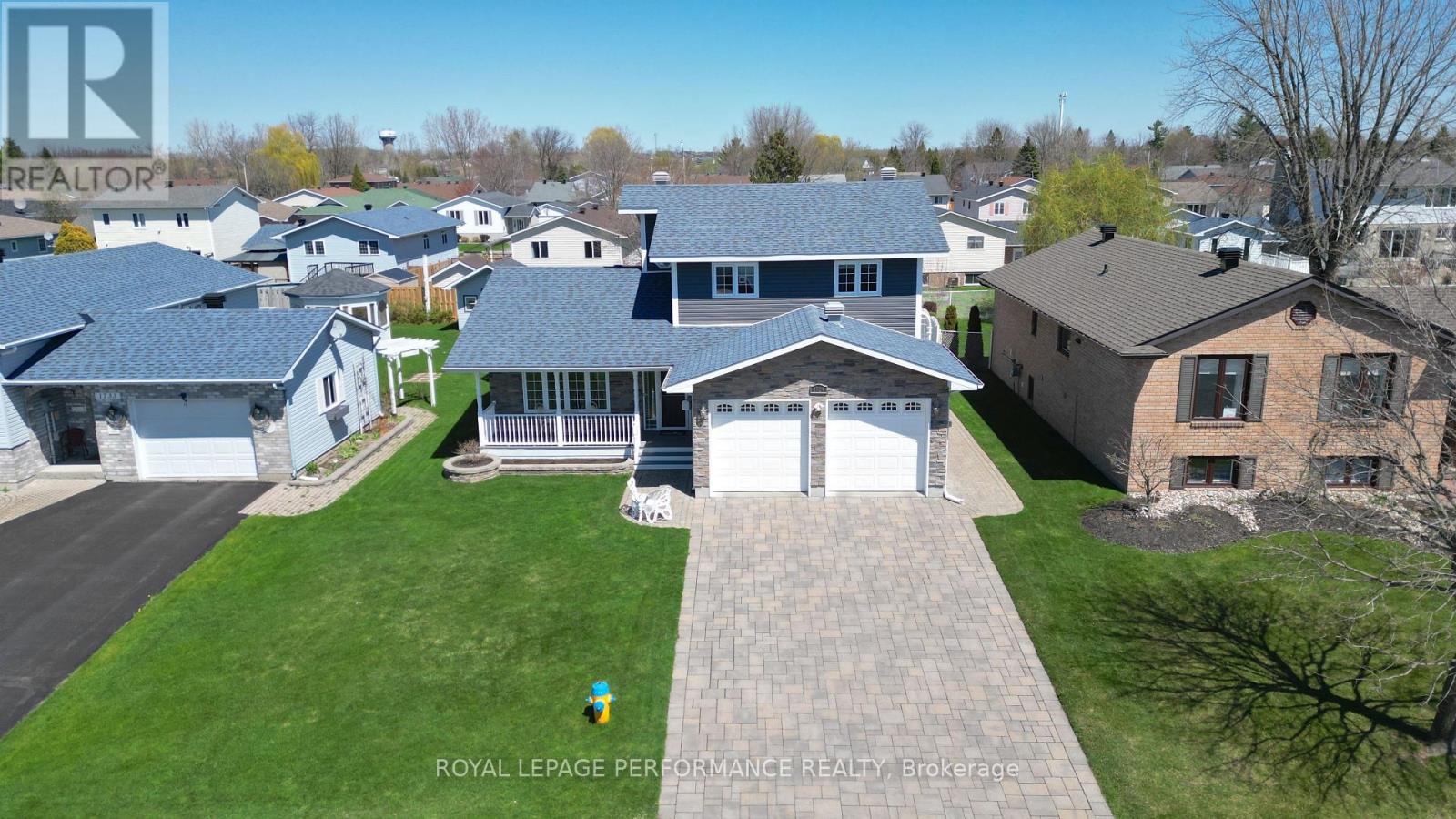Property at 1729 MACINTYRE AVENUE image 3