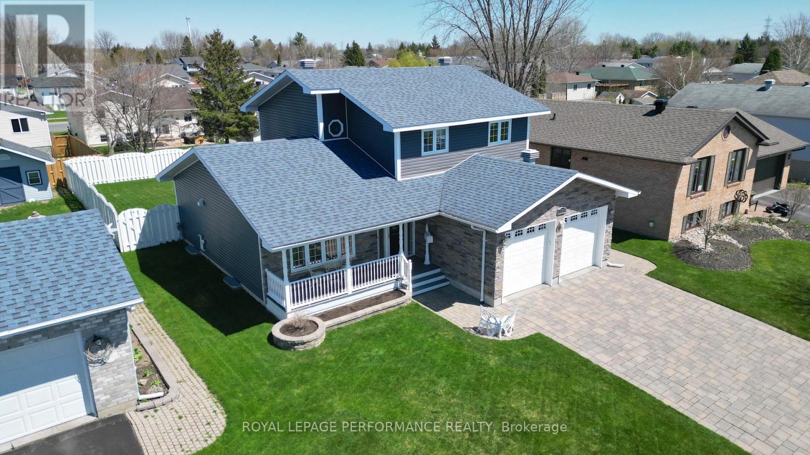 1729 Macintyre Avenue, Cornwall, Ontario  K6J 5T7 - Photo 4 - X12118860