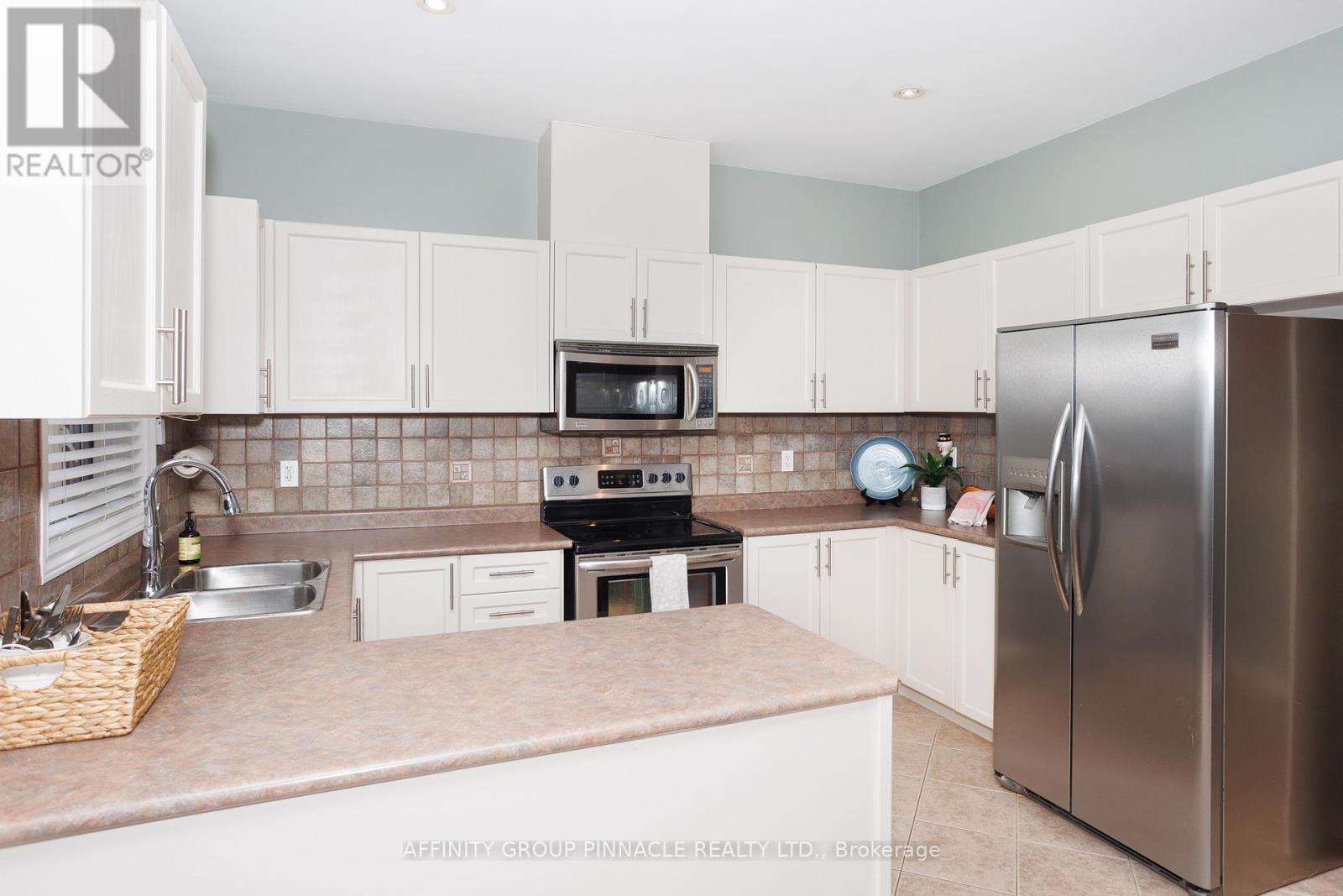 54 Ellis Crescent, Kawartha Lakes, Ontario K9V 5Y1 - Photo 14 - X12118949