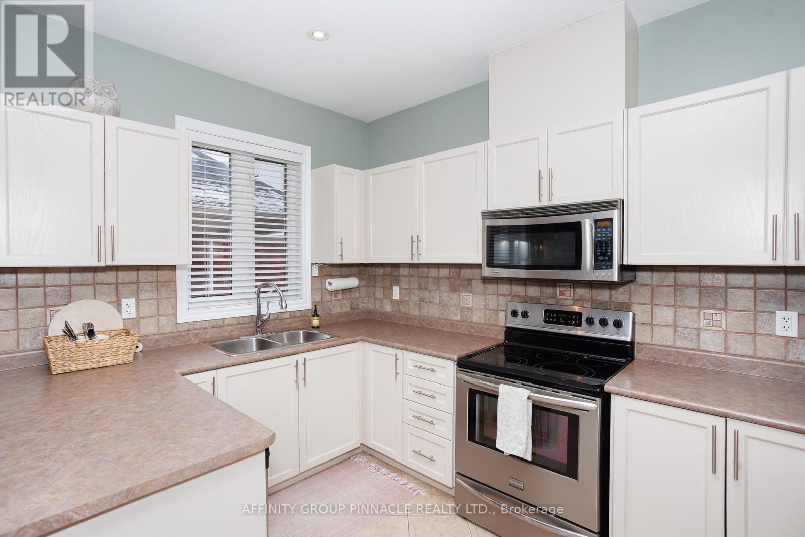 54 Ellis Crescent, Kawartha Lakes, Ontario K9V 5Y1 - Photo 15 - X12118949