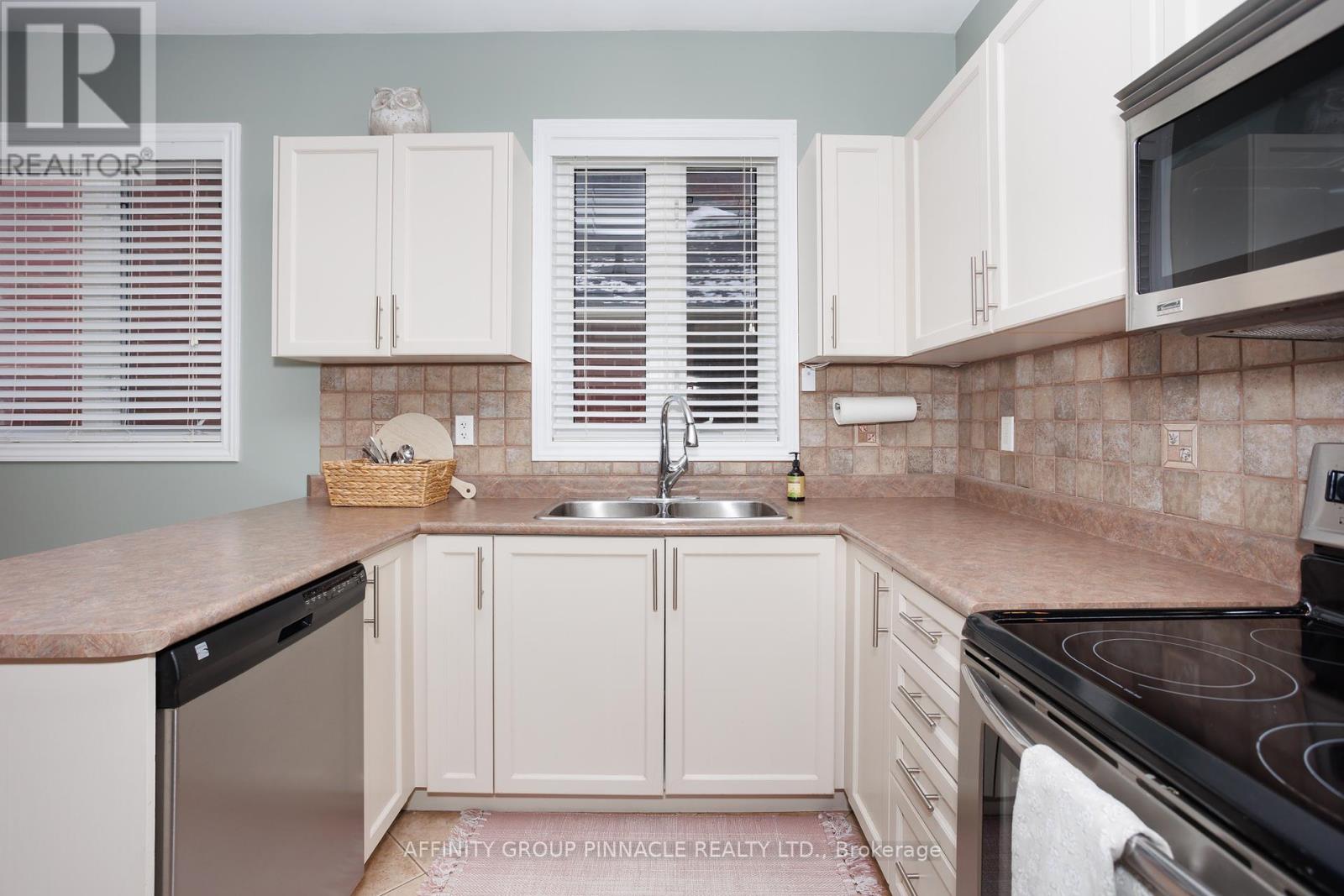 54 Ellis Crescent, Kawartha Lakes, Ontario K9V 5Y1 - Photo 16 - X12118949