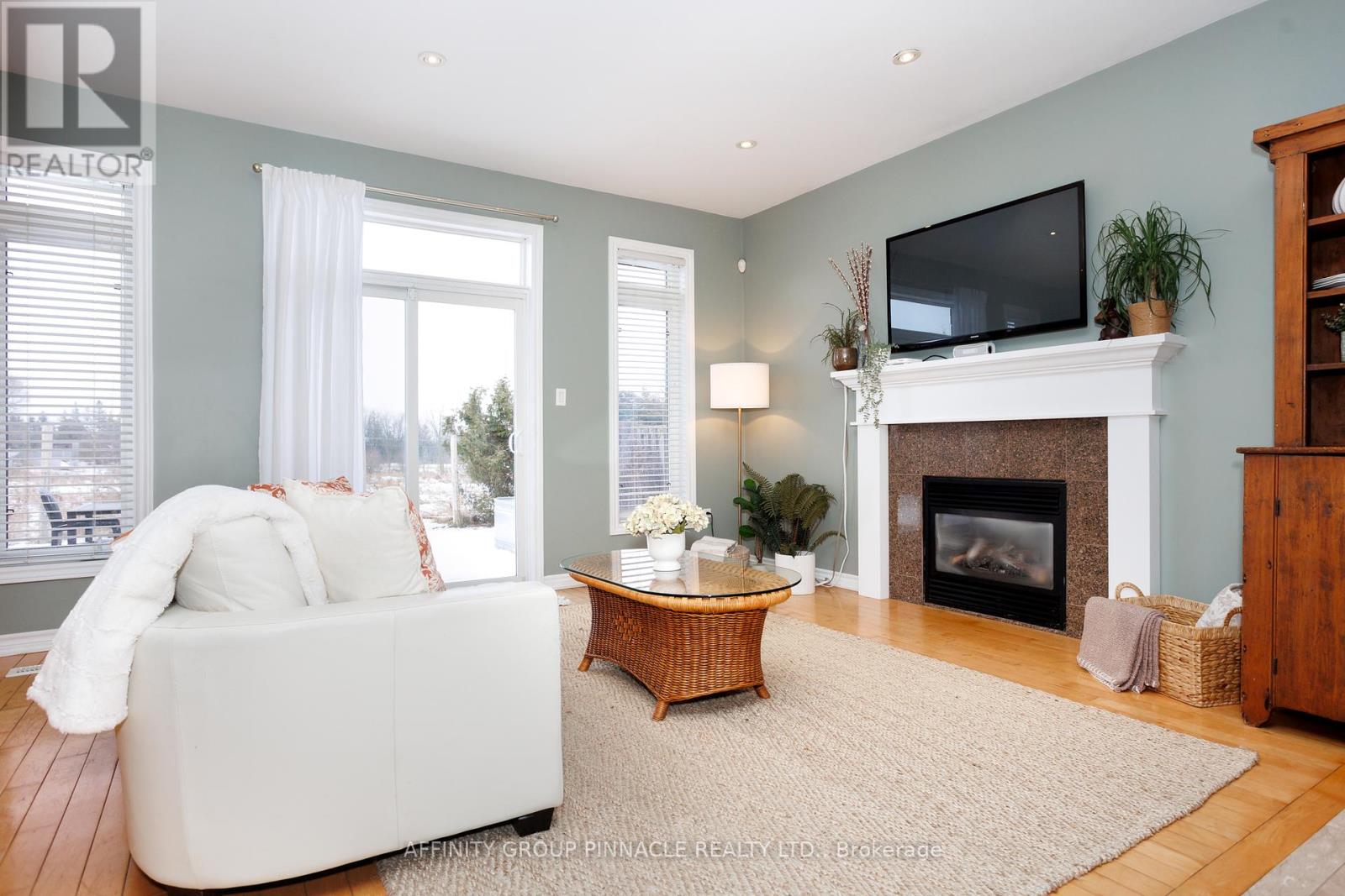 54 Ellis Crescent, Kawartha Lakes, Ontario K9V 5Y1 - Photo 22 - X12118949