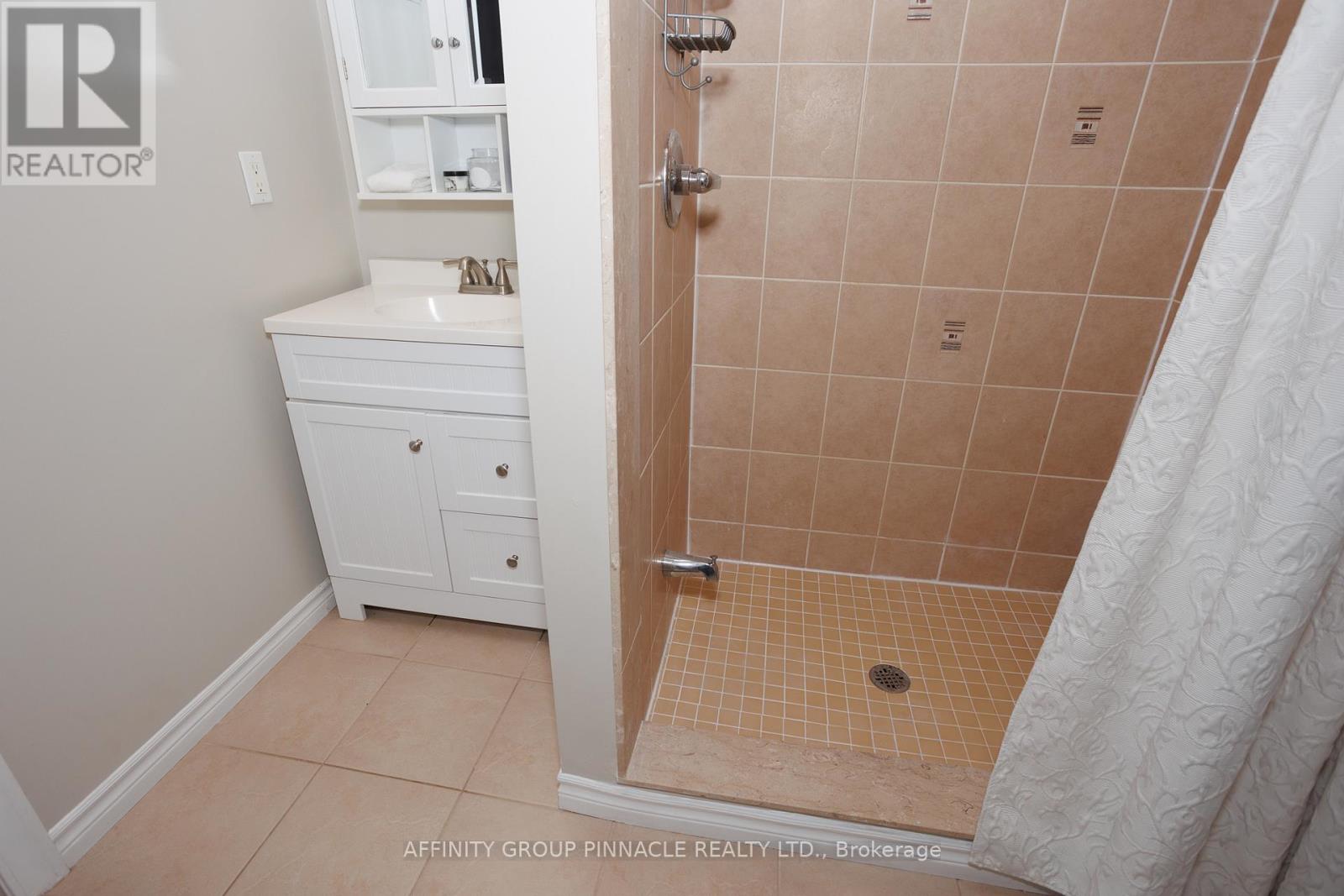 54 Ellis Crescent, Kawartha Lakes, Ontario K9V 5Y1 - Photo 33 - X12118949