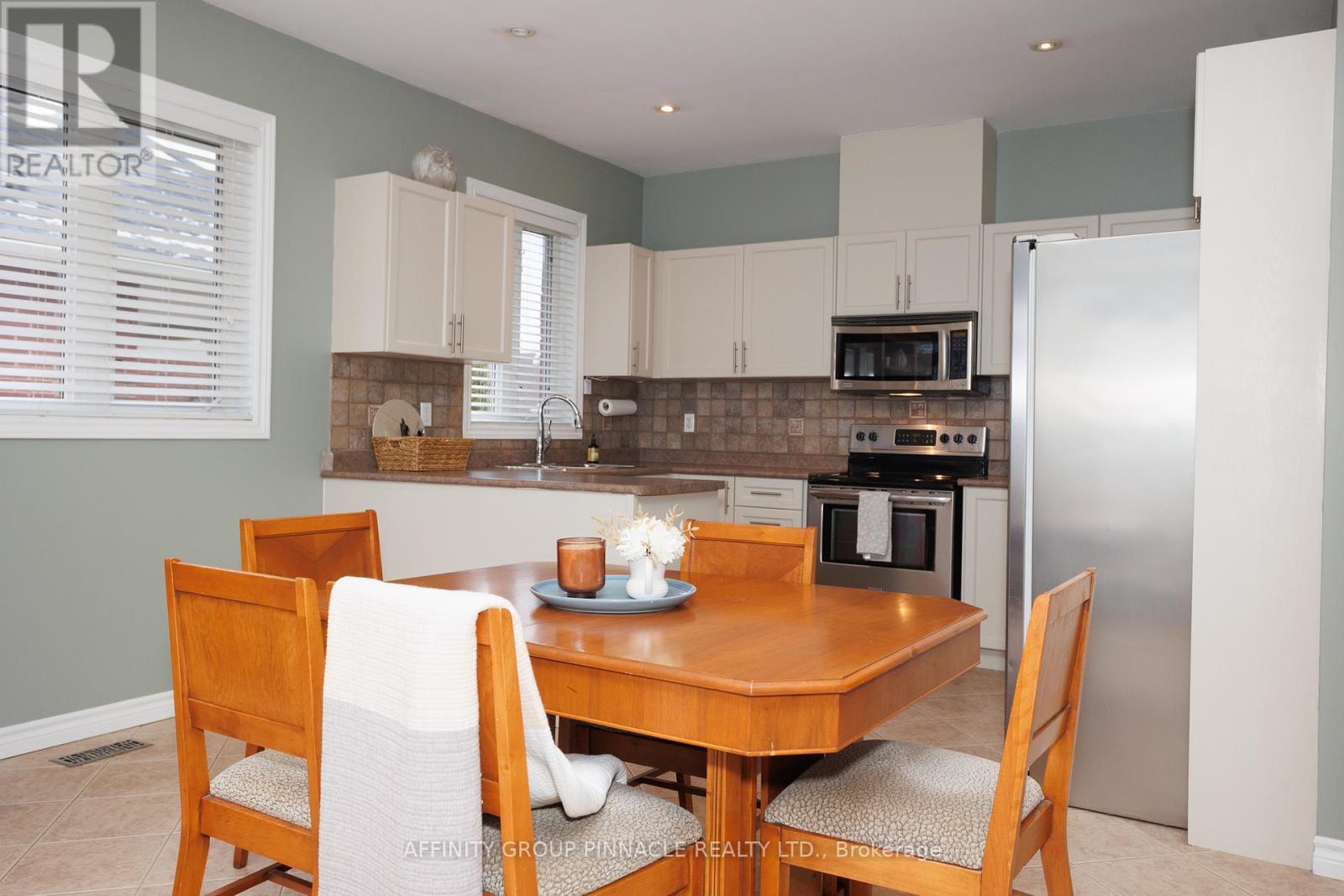 54 Ellis Crescent, Kawartha Lakes, Ontario K9V 5Y1 - Photo 37 - X12118949