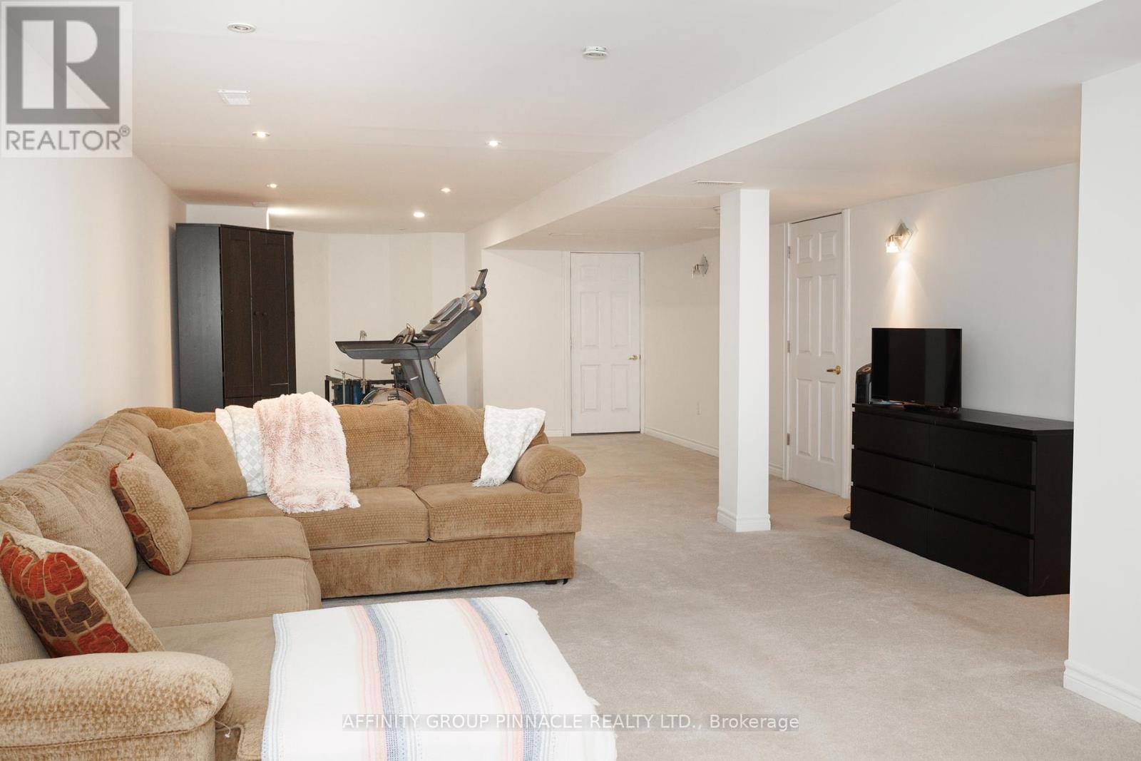 54 Ellis Crescent, Kawartha Lakes, Ontario K9V 5Y1 - Photo 39 - X12118949