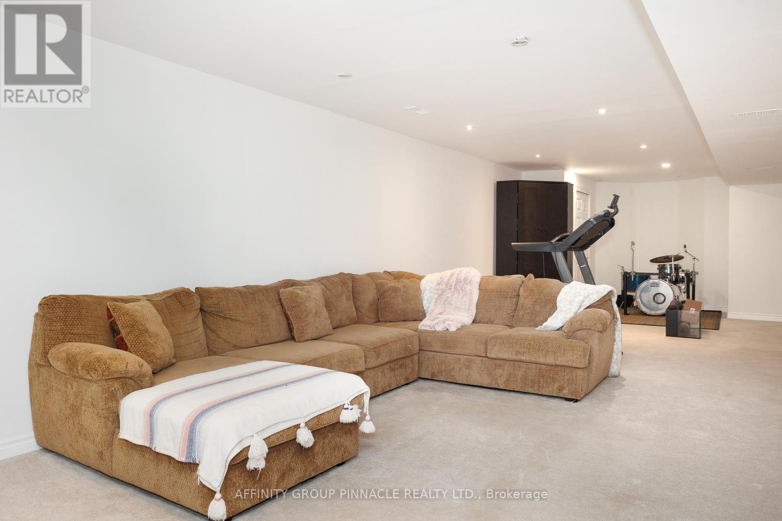 54 Ellis Crescent, Kawartha Lakes, Ontario K9V 5Y1 - Photo 40 - X12118949