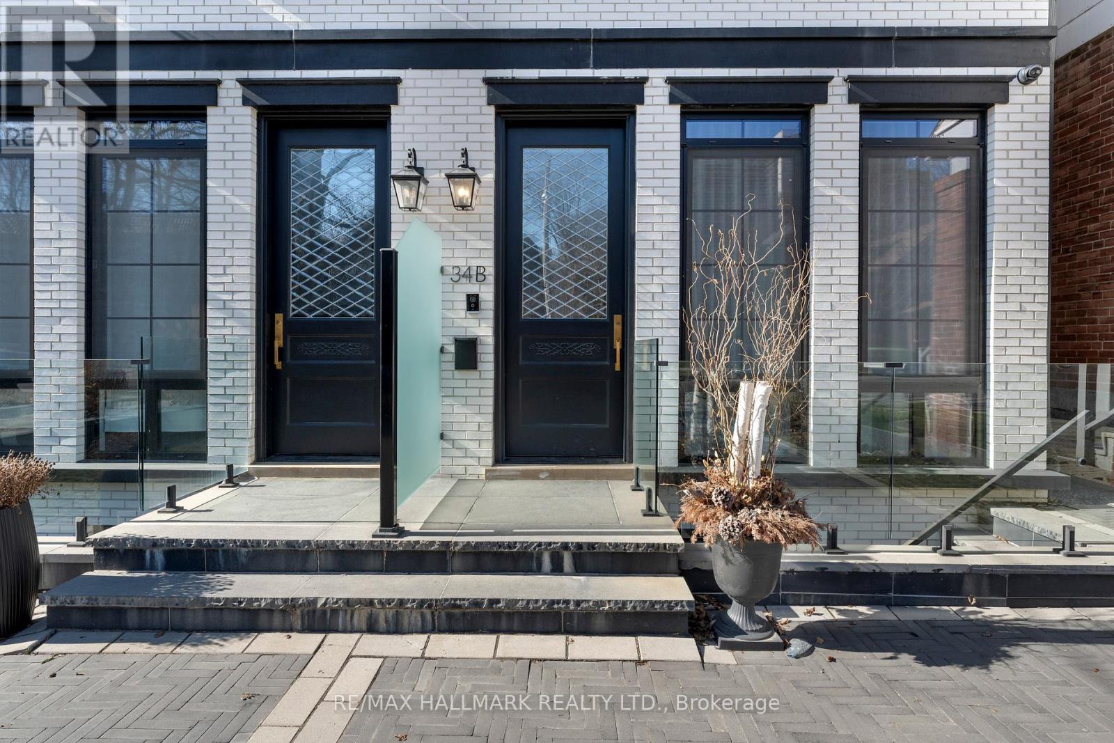 34b Sherwood Avenue, Toronto, Ontario  M4P 2A7 - Photo 2 - C12118940