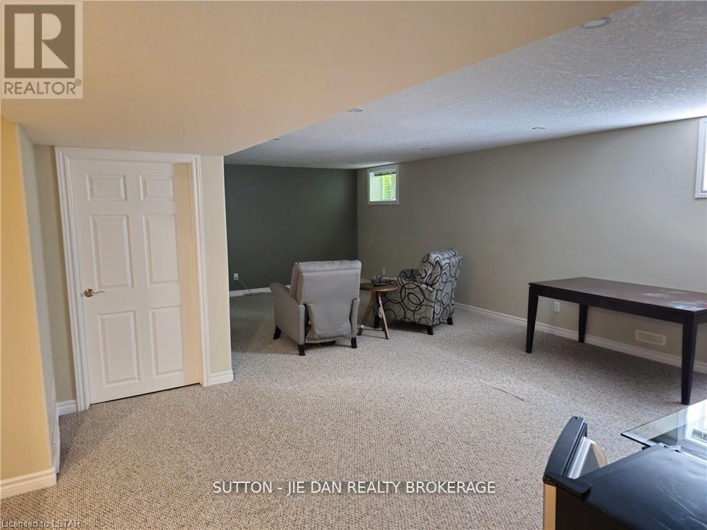 1965 Riverbend Road, London South (South K), Ontario  N6K 4Z9 - Photo 13 - X12118883
