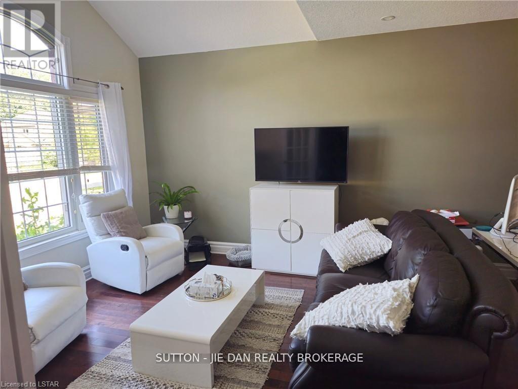 1965 Riverbend Road, London South (South K), Ontario  N6K 4Z9 - Photo 3 - X12118883