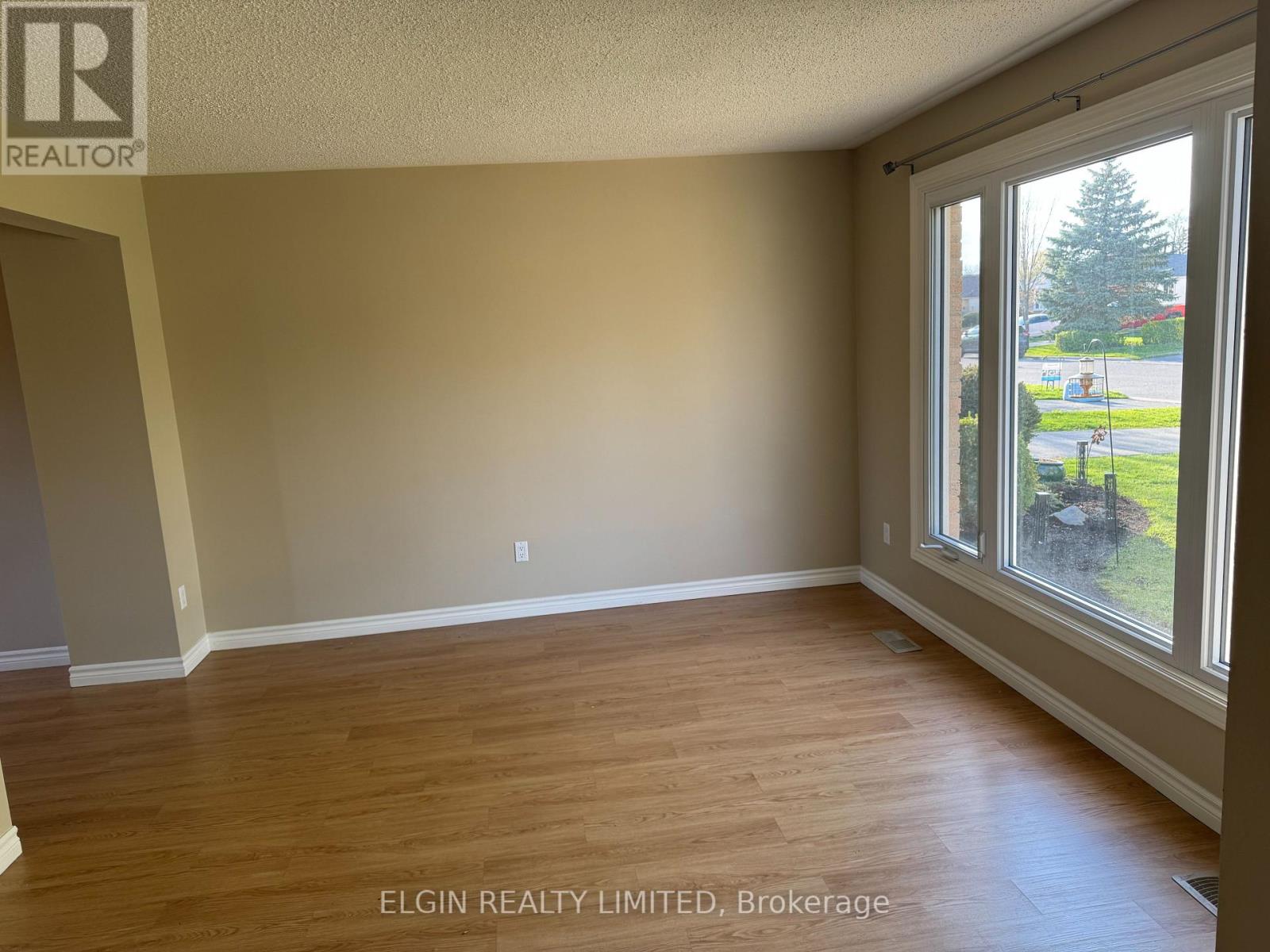36 Vanier Place, St. Thomas, Ontario  N5R 5P8 - Photo 4 - X12118963