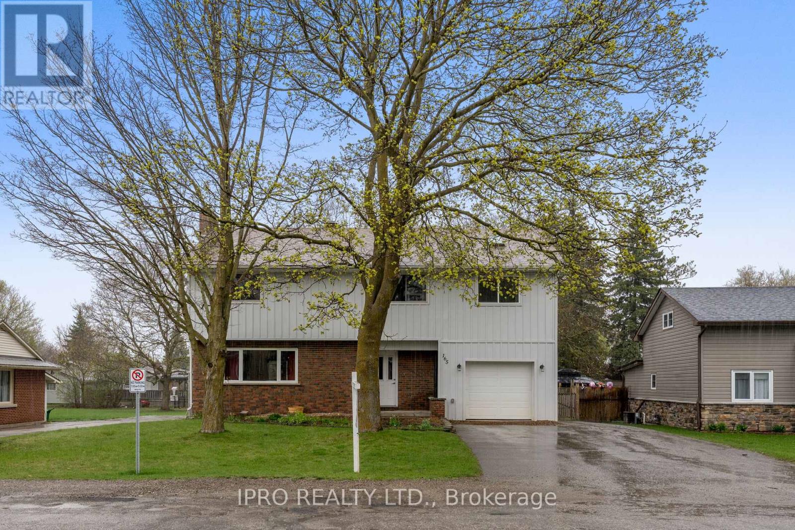 Property at 165 DANIEL STREET image 2