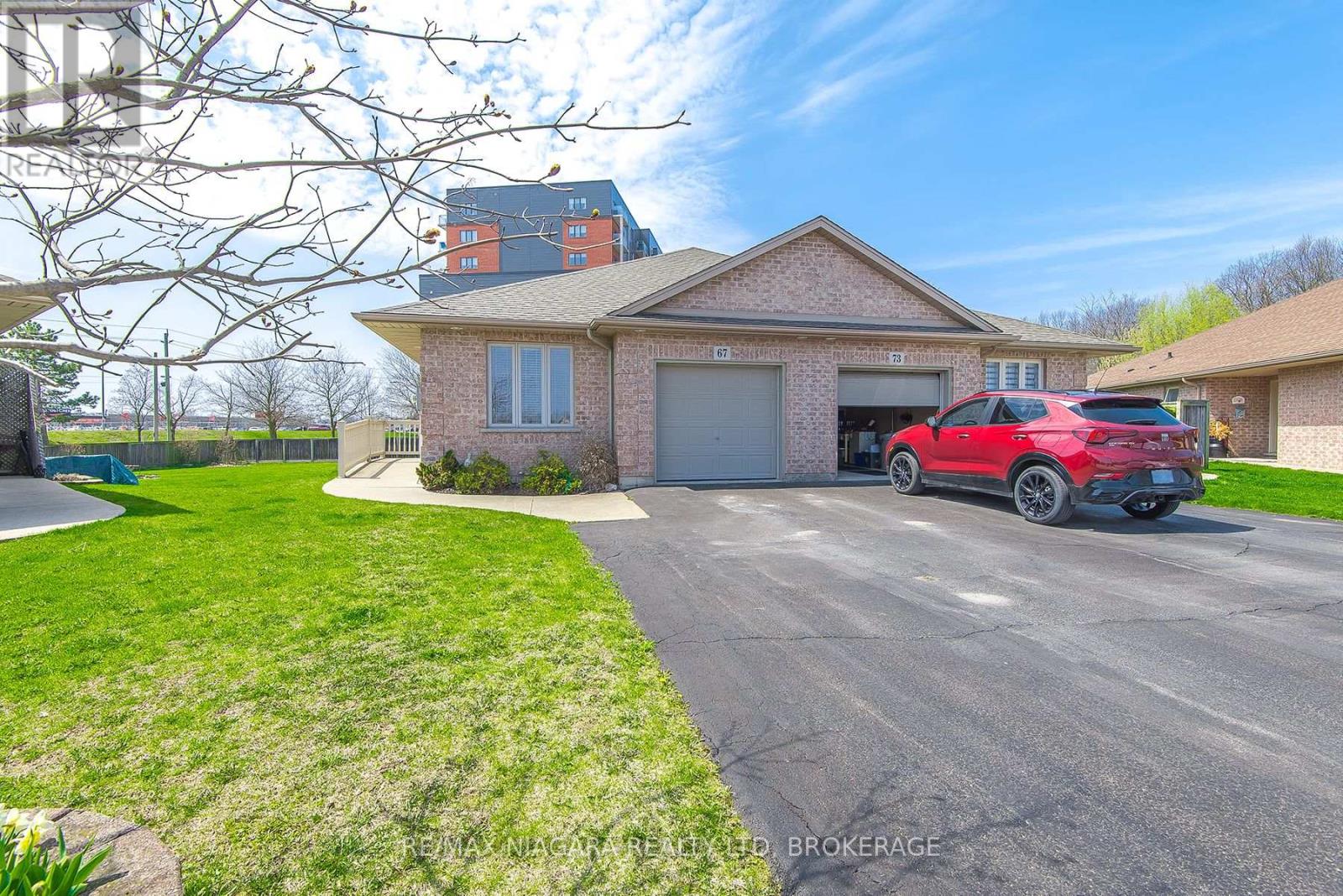 67 Bridgewater Court, Welland, Ontario  L3C 7M6 - Photo 3 - X12103375