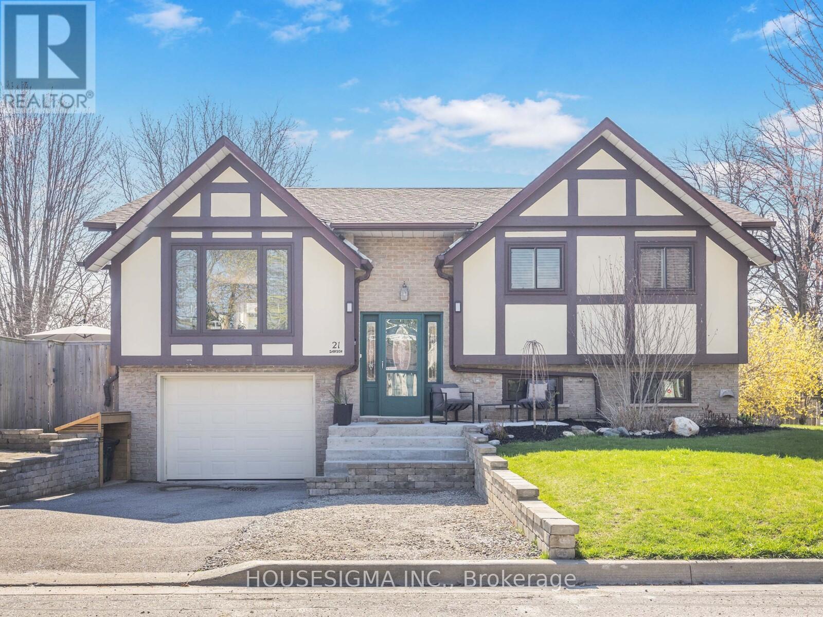 21 DAWSON STREET, Whitby, Ontario