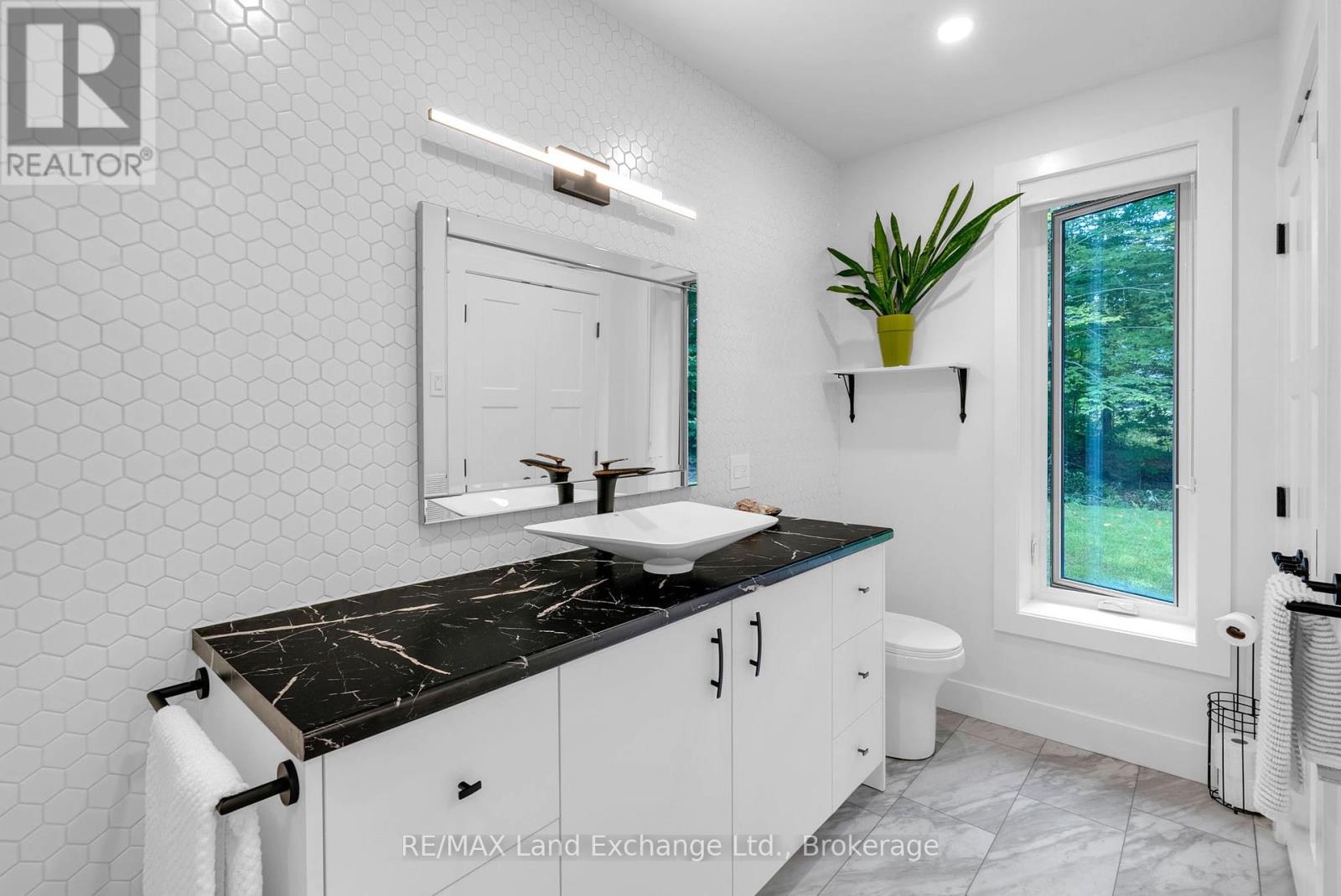 19 Walker Way, South Bruce Peninsula, Ontario  N0H 2G0 - Photo 17 - X12118923