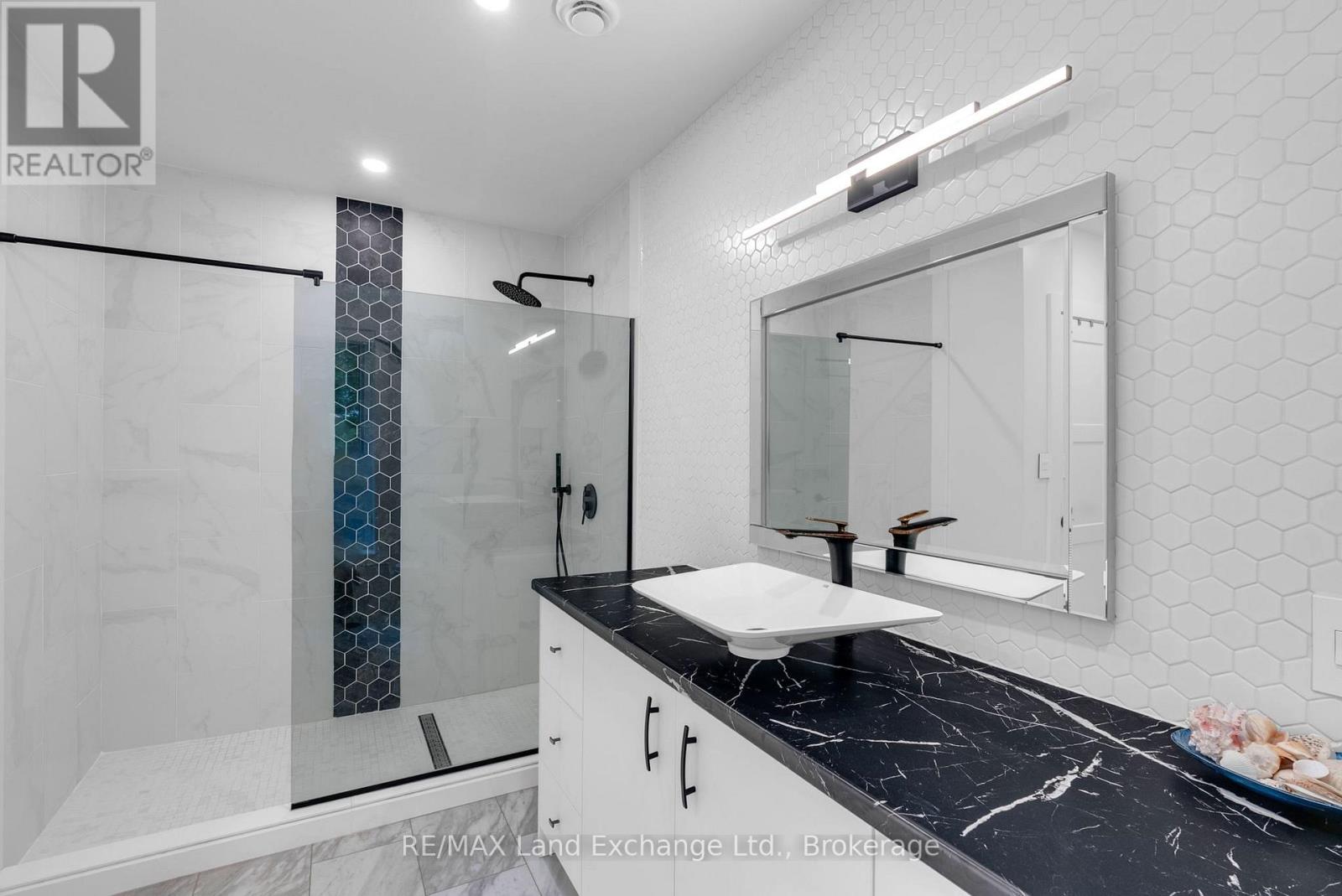 19 Walker Way, South Bruce Peninsula, Ontario  N0H 2G0 - Photo 18 - X12118923