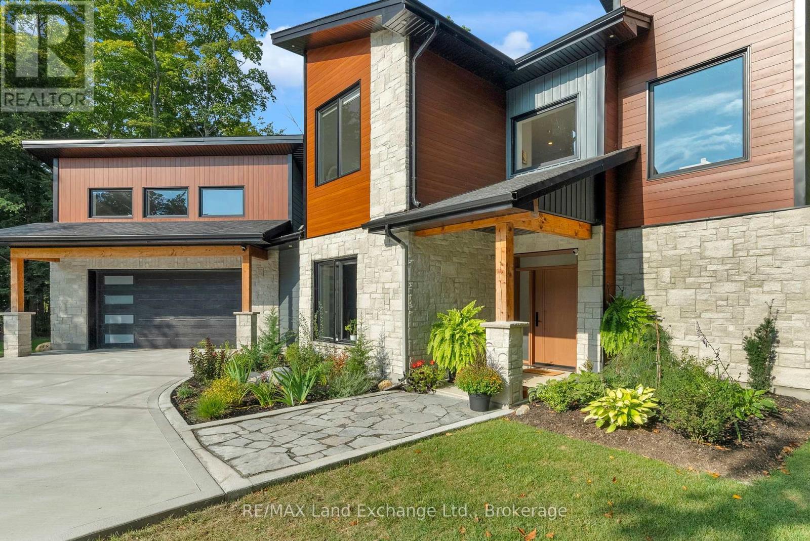 19 Walker Way, South Bruce Peninsula, Ontario  N0H 2G0 - Photo 2 - X12118923