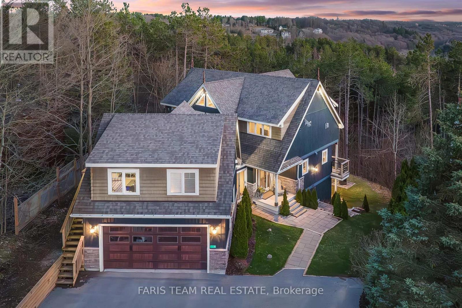 Property at 7 PINE POINT image 1