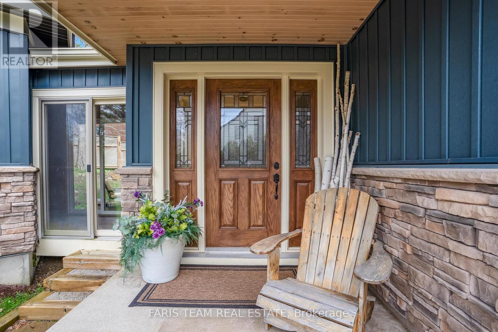 7 Pine Point, Oro-Medonte (Horseshoe Valley), Ontario  L4M 4Y8 - Photo 3 - S12118869