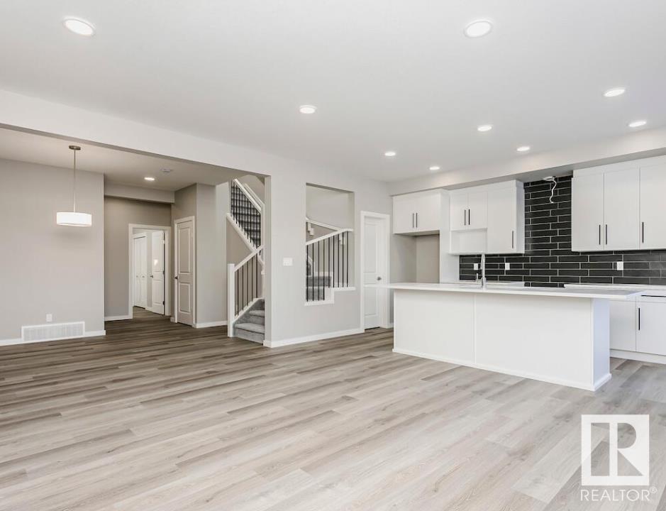 Property at 46 GAMBEL LO image 2