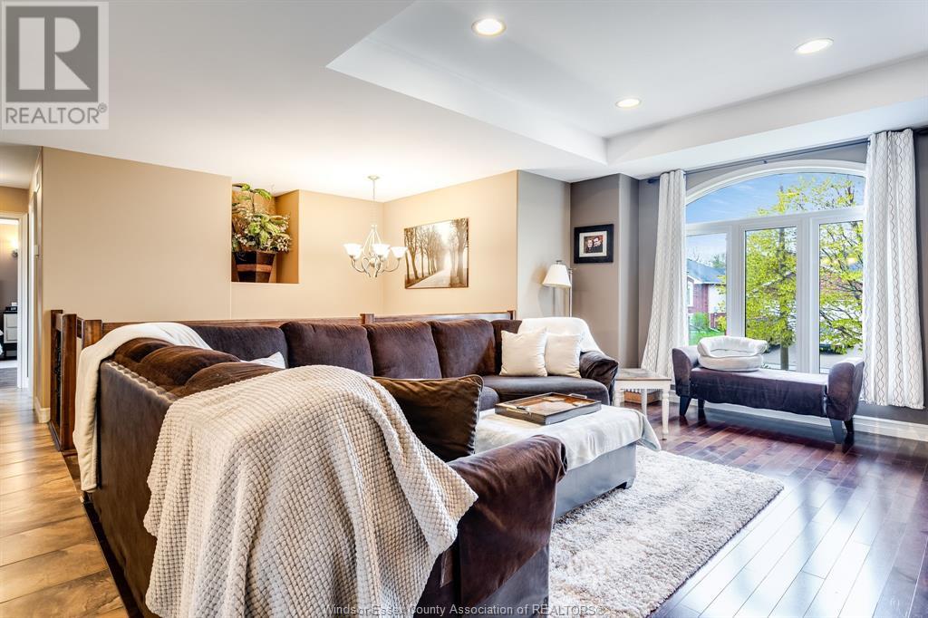 Property at 211 Dieppe CRESCENT image 3