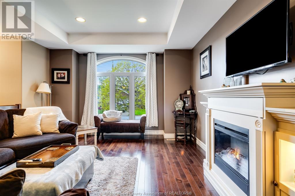 Property at 211 Dieppe CRESCENT image 4