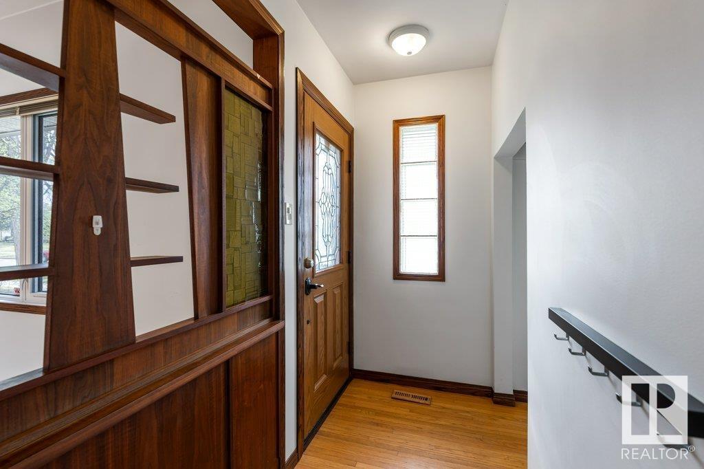 Property at 11251 52 ST NW image 2