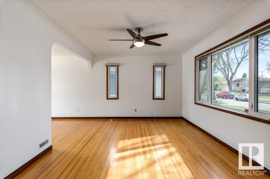 Property at 11251 52 ST NW image 3