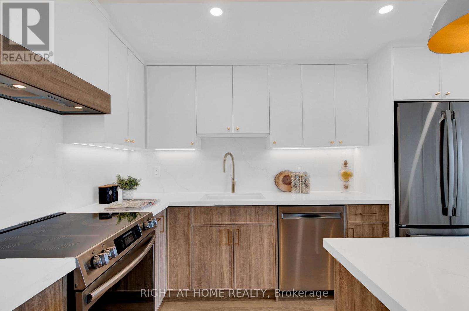 1913 - 270 Scarlett Road, Toronto (Rockcliffe-Smythe), Ontario  M6N 4X7 - Photo 13 - W12118845