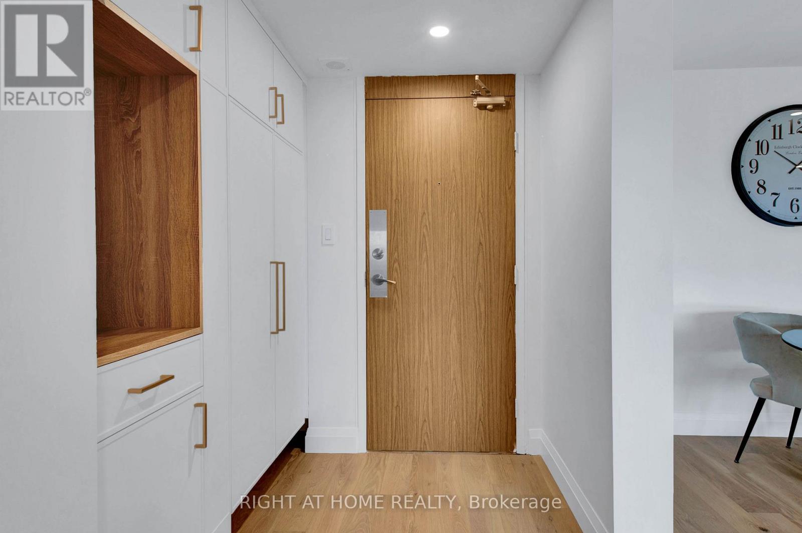 Property at 1913 - 270 SCARLETT ROAD image 3