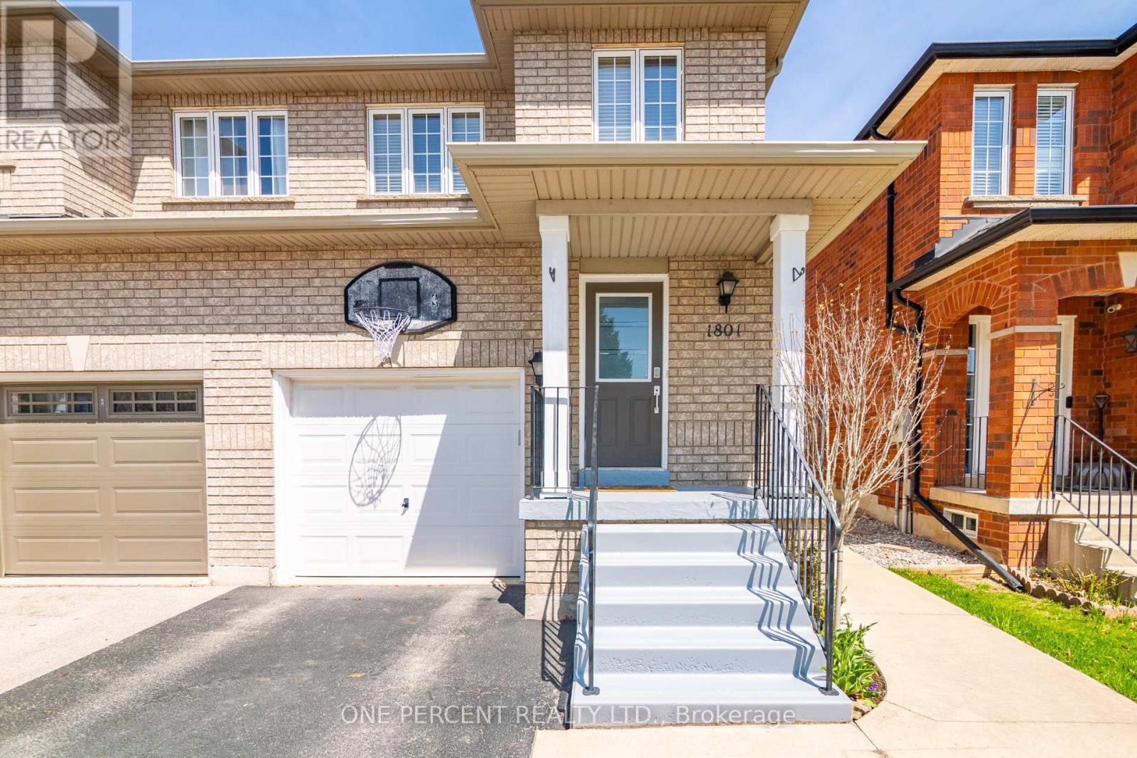 1801 Creek Way, Burlington, Ontario  L7L 6R1 - Photo 3 - W12118858
